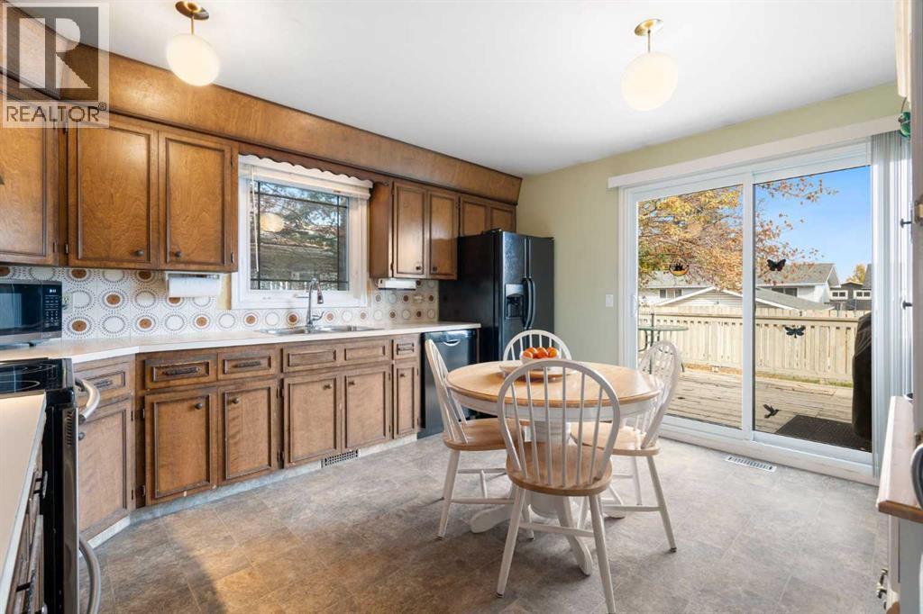 212 Whiteview Bay NE