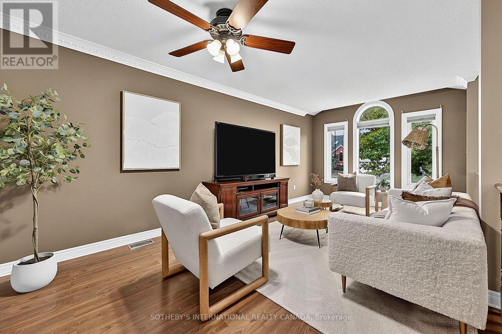 4 Brecken Drive, Georgina, Ontario  L4P 4A3 - Photo 7 - N13883456