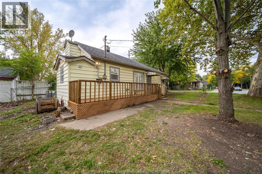 3605 Bloomfield, Windsor, Ontario  N9C 1S1 - Photo 4 - 26024129