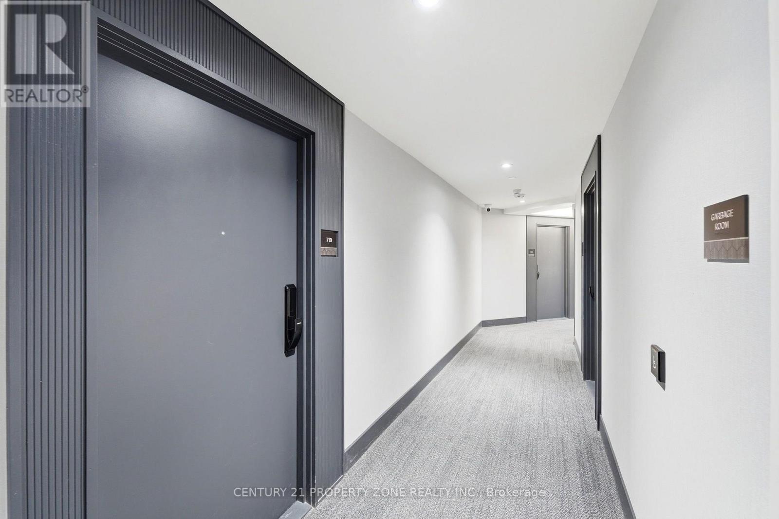 719 - 405 Dundas Street W, Oakville, Ontario  L6M 4M2 - Photo 4 - W13883492