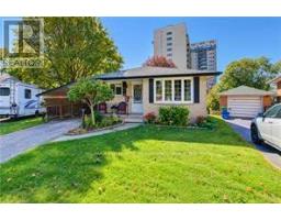 73 BELTON DRIVE, Kitchener, Ontario