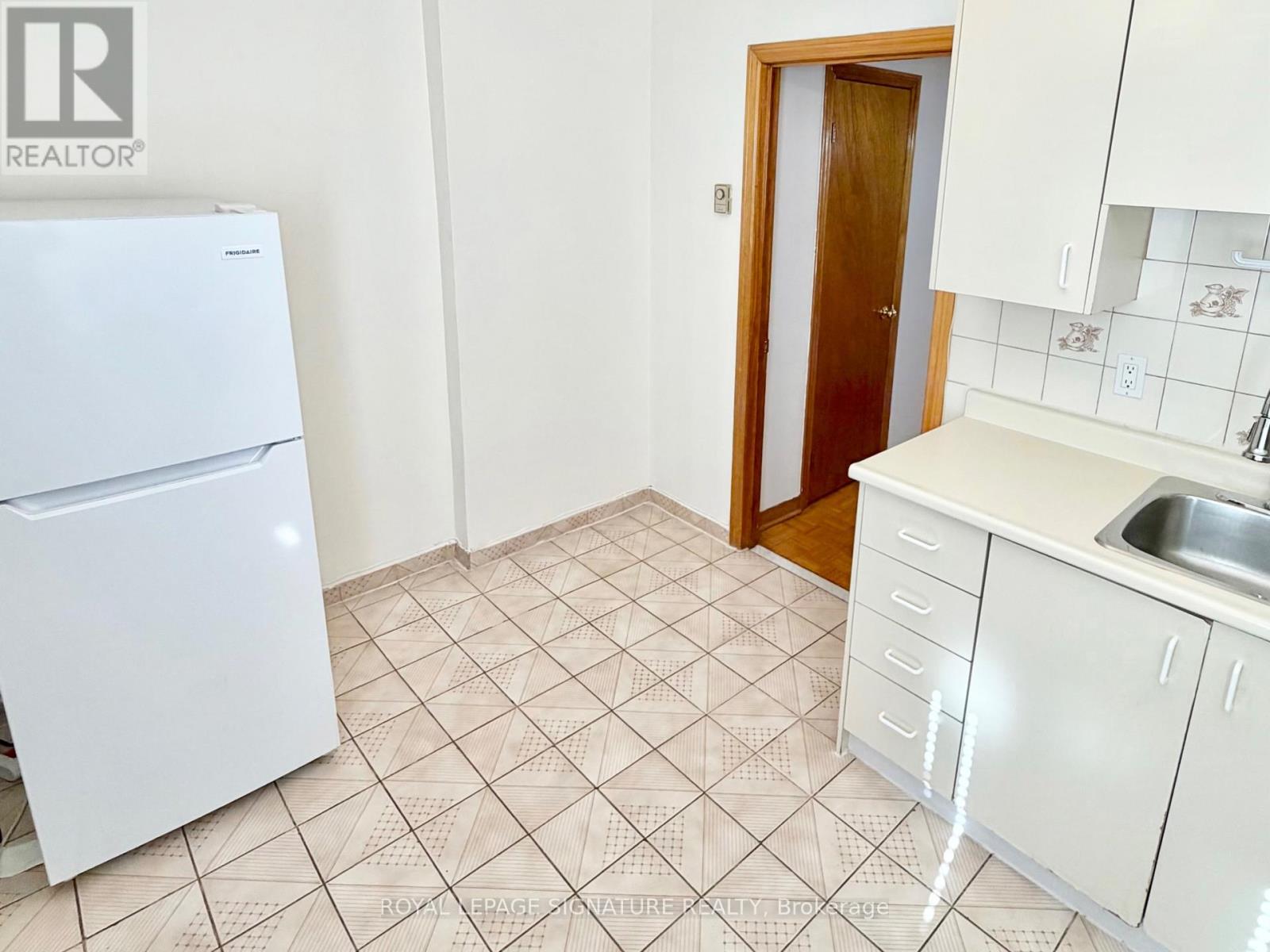 2nd Flr - 455 B Danforth Avenue, Toronto, Ontario  M4K 1P1 - Photo 2 - E13883284