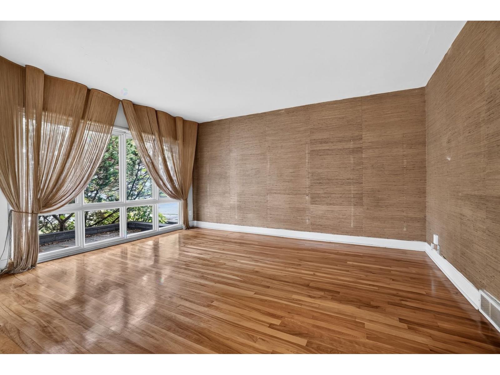 110 Rue Théorêt Montréal (Saint-Laurent) Quebec Canada H4N2J5 3