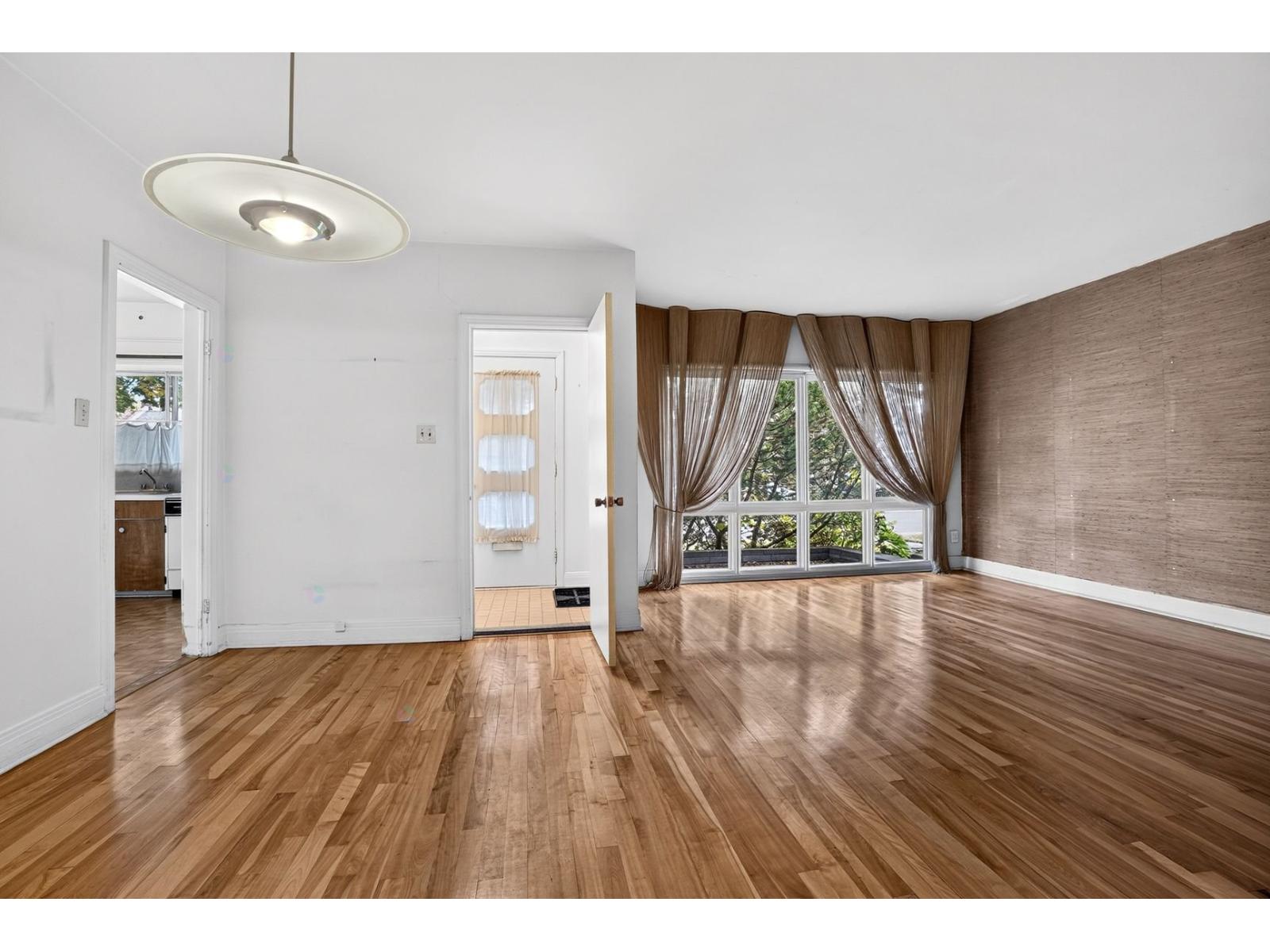 110 Rue Théorêt Montréal (Saint-Laurent) Quebec Canada H4N2J5 5