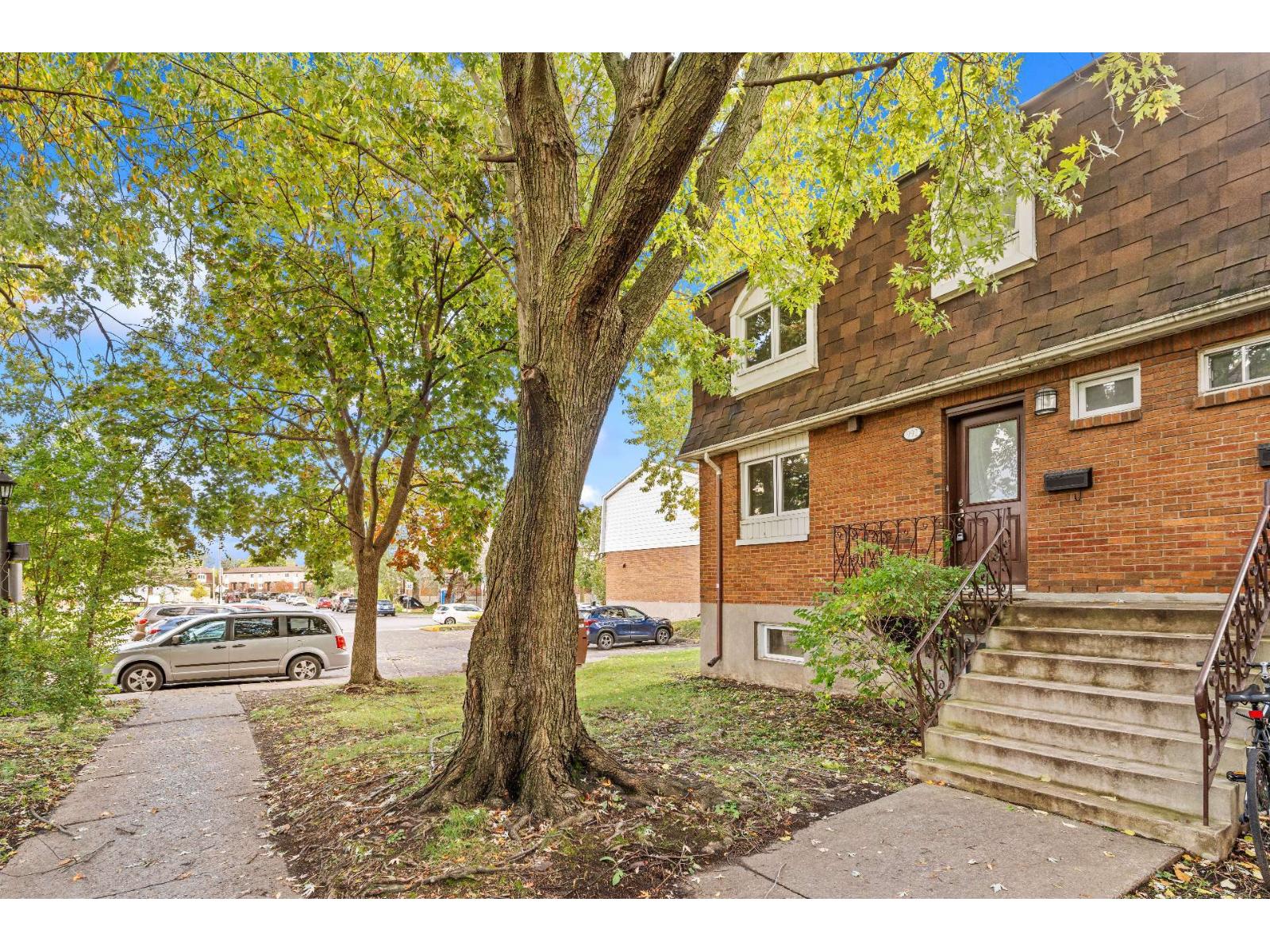 992 Rue Legault Longueuil (Greenfield Park) Quebec Canada J4V3C4 2