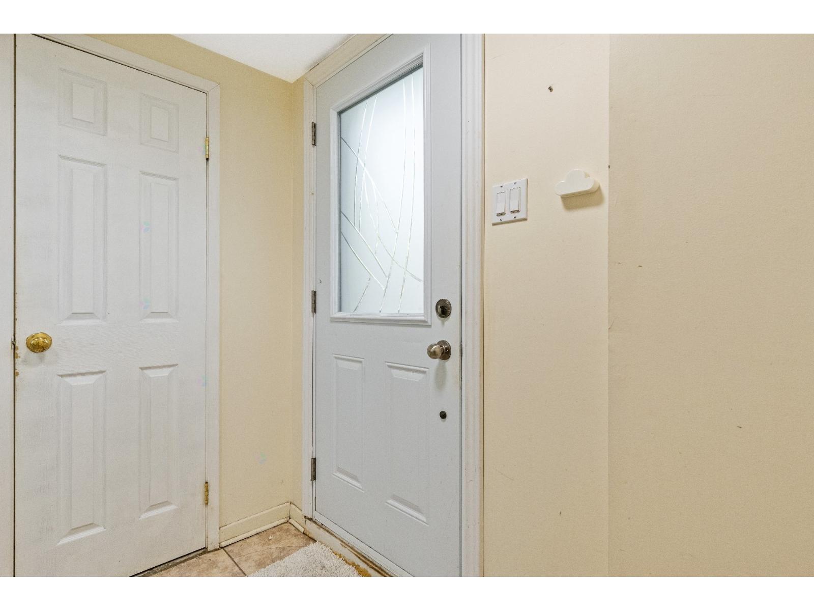 992 Rue Legault Longueuil (Greenfield Park) Quebec Canada J4V3C4 4