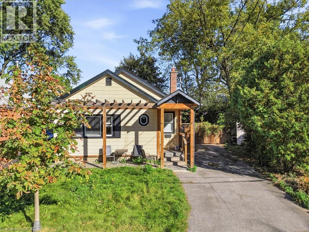 27 HOLLYWOOD Street S, Hamilton, Ontario