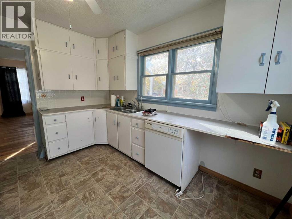 5215 54 Street, Camrose, Alberta  T4V 2A9 - Photo 2 - A2350879