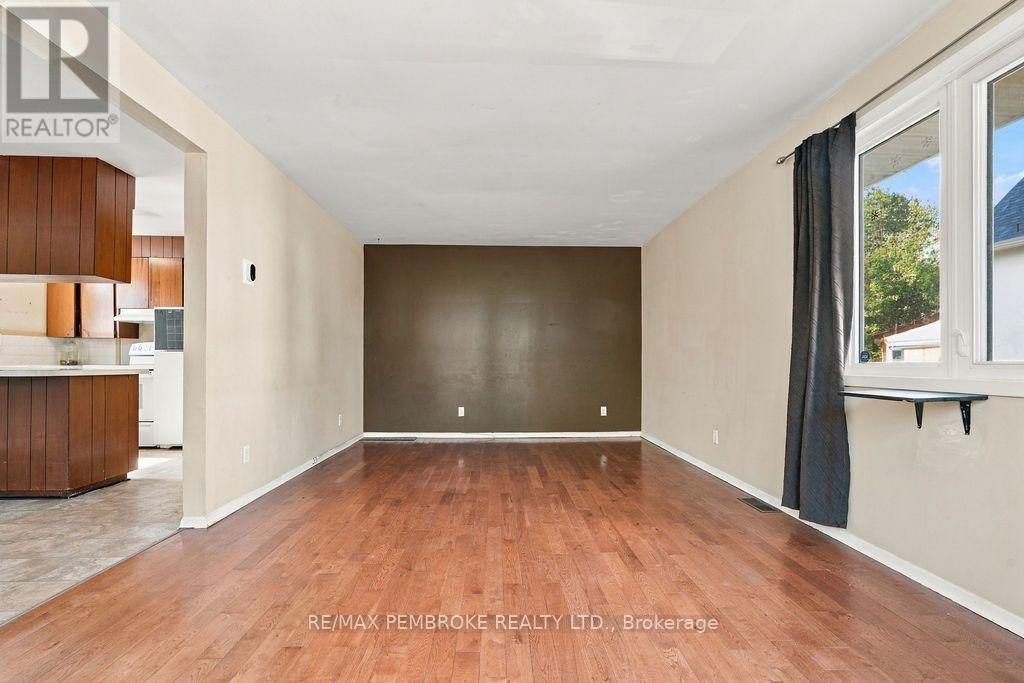 570 Moffat Street, Pembroke, Ontario  K8A 3Y1 - Photo 10 - X13883556