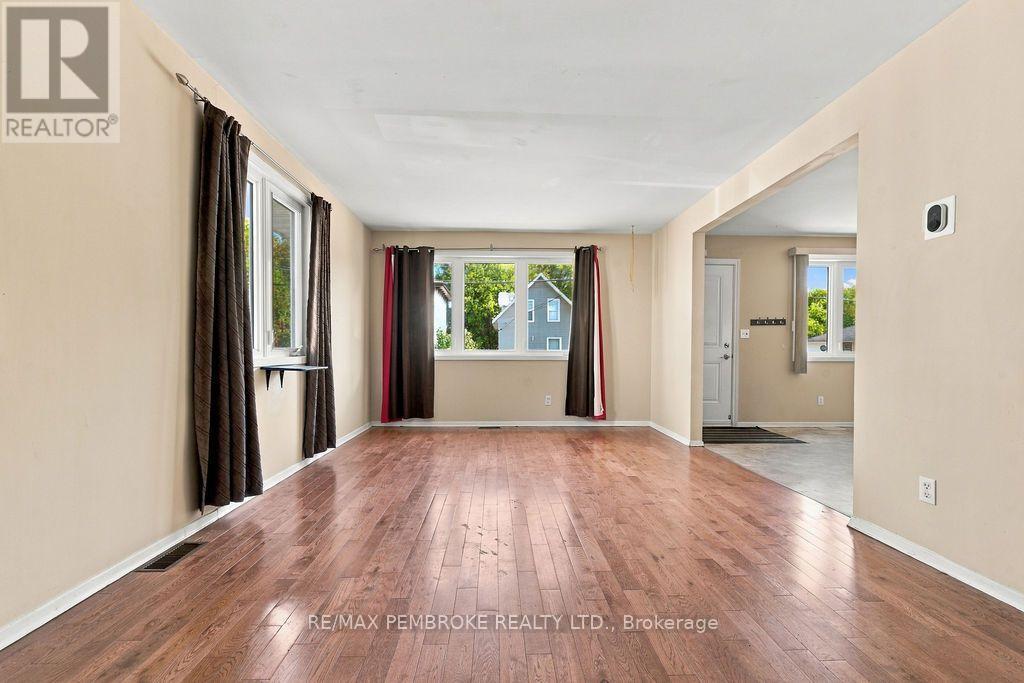 570 Moffat Street, Pembroke, Ontario  K8A 3Y1 - Photo 8 - X13883556