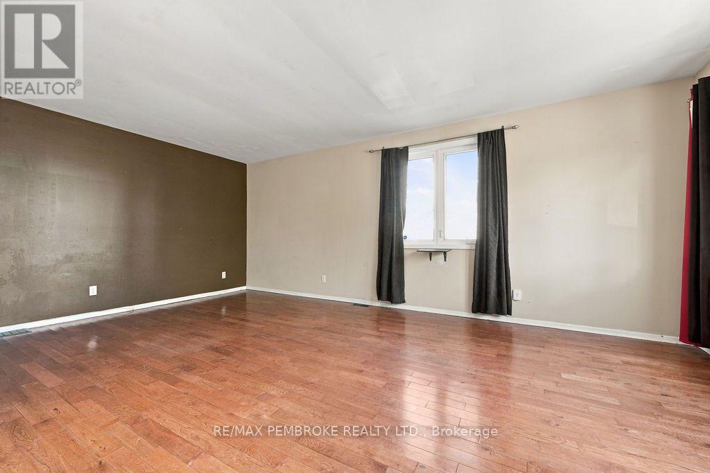 570 Moffat Street, Pembroke, Ontario  K8A 3Y1 - Photo 9 - X13883556
