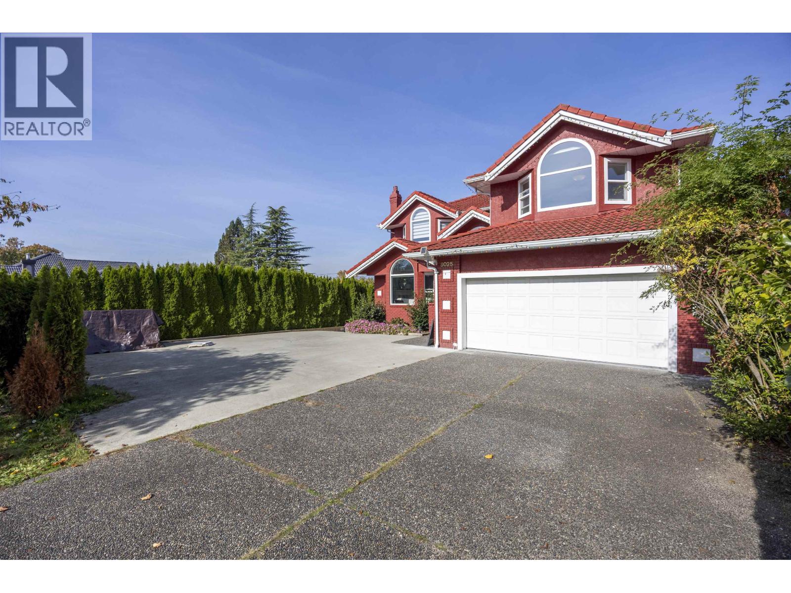 9025 Briar Road, Burnaby, British Columbia  V3N 4V5 - Photo 2 - R3173687