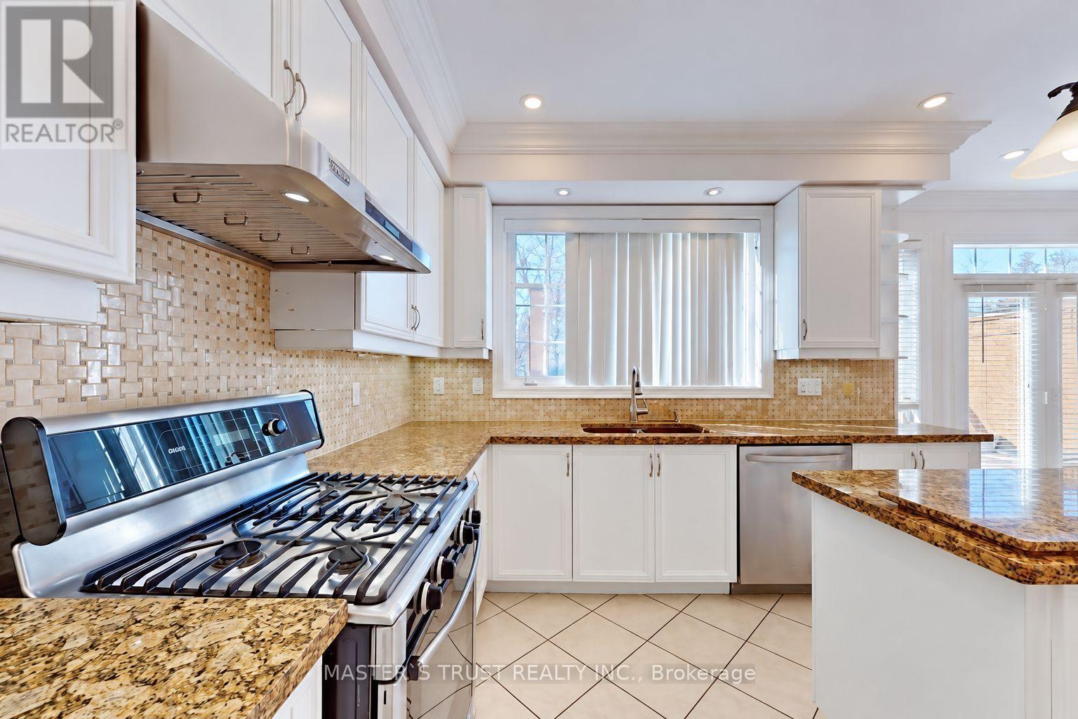 66 Chaya Sara Gardens, Vaughan, Ontario  L6A 0Z7 - Photo 11 - N13883540