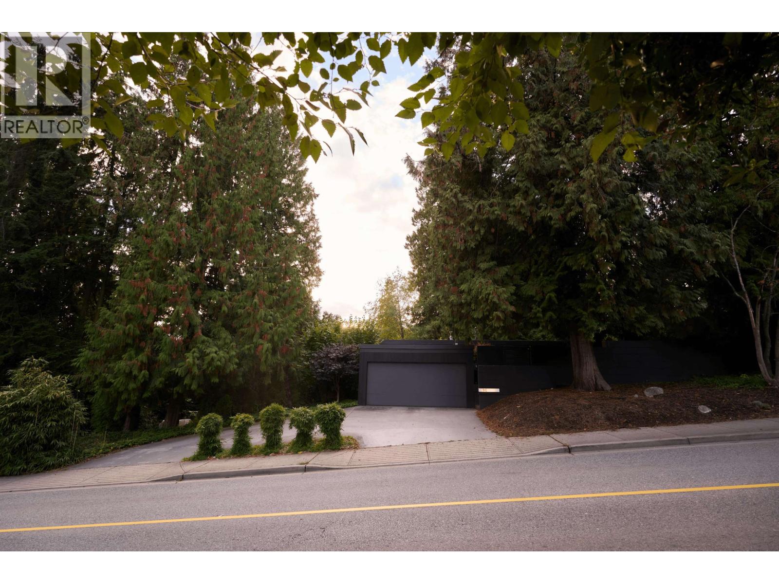 945 15th Street, West Vancouver, British Columbia  V7T 2T3 - Photo 2 - R3174292