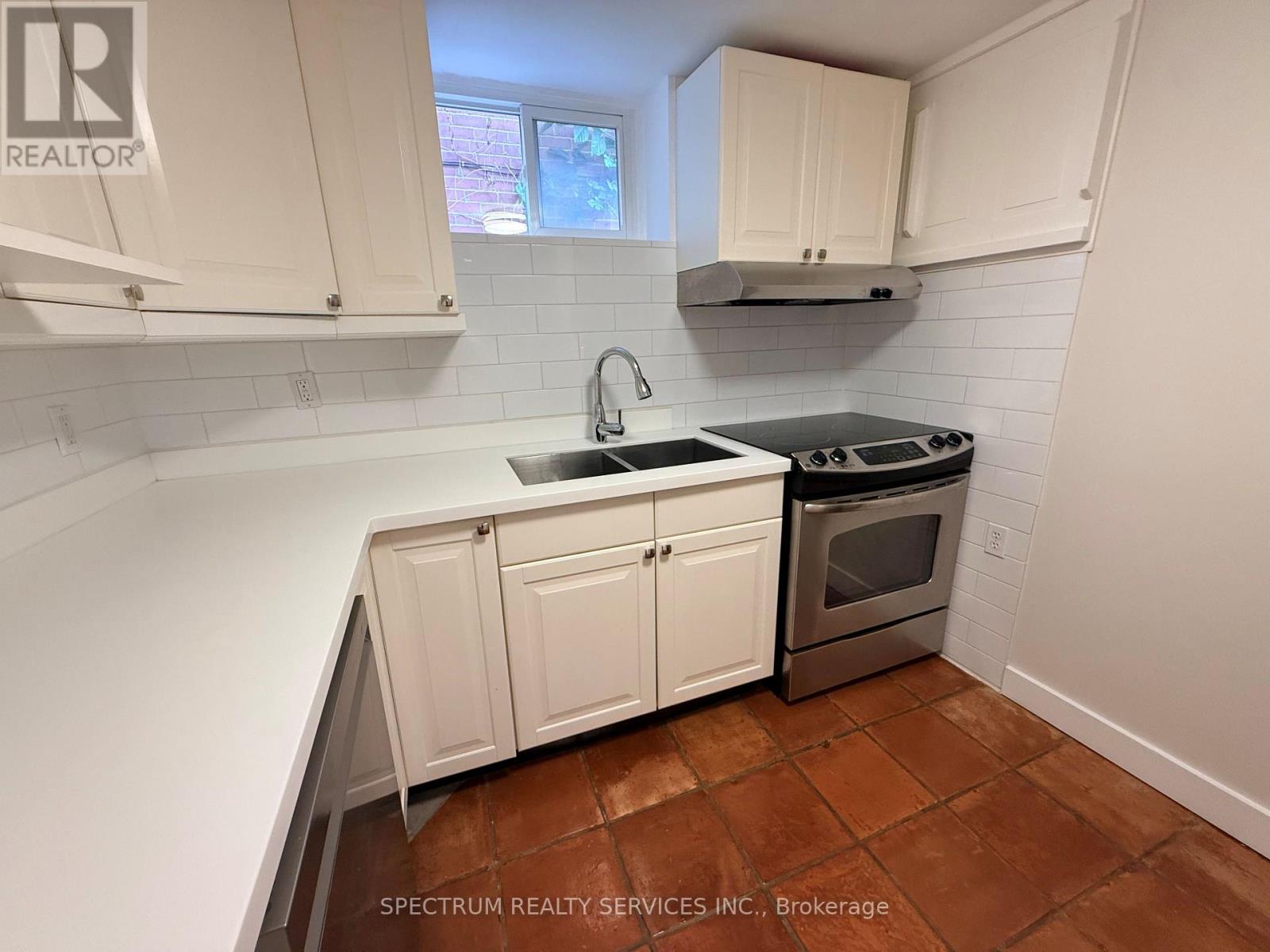Lower - 172 Queenslea Avenue, Toronto, Ontario  M9N 2L3 - Photo 2 - W13883542