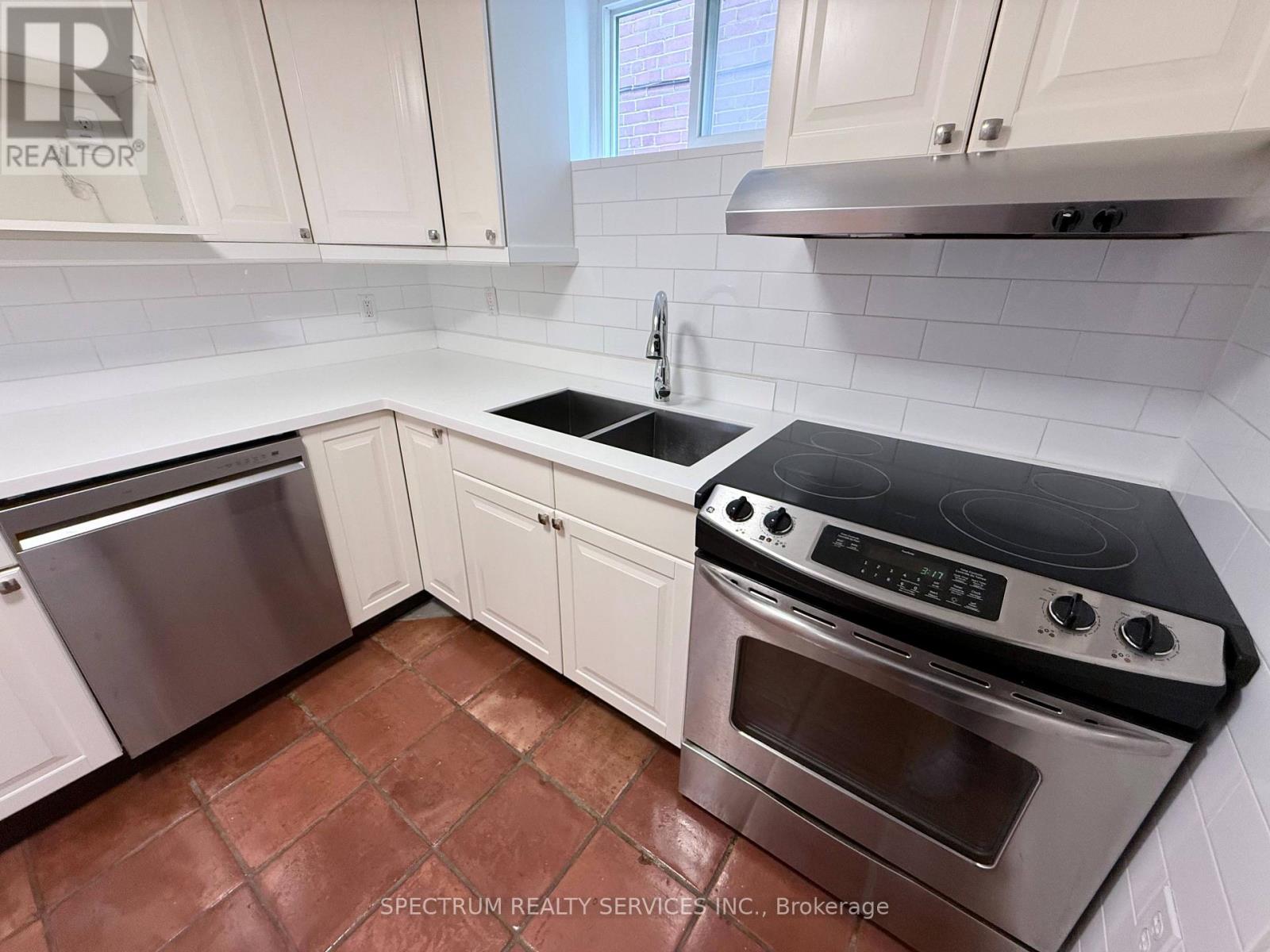 Lower - 172 Queenslea Avenue, Toronto, Ontario  M9N 2L3 - Photo 3 - W13883542