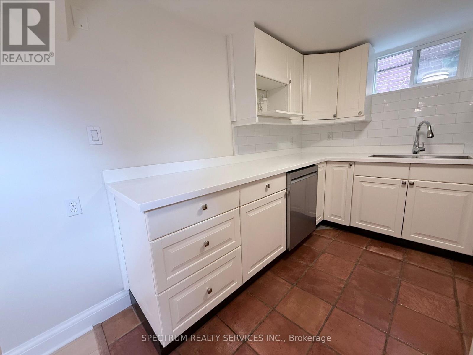 Lower - 172 Queenslea Avenue, Toronto, Ontario  M9N 2L3 - Photo 4 - W13883542