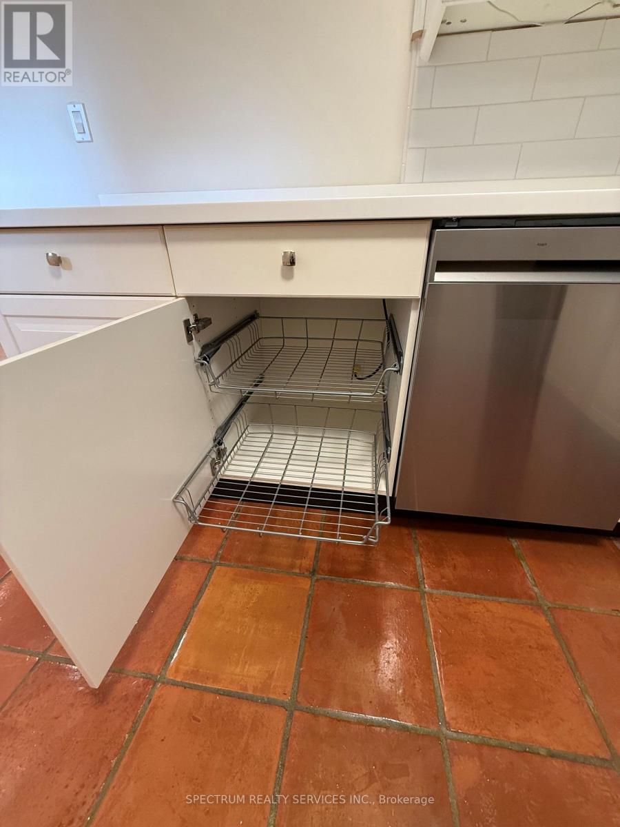Lower - 172 Queenslea Avenue, Toronto, Ontario  M9N 2L3 - Photo 6 - W13883542