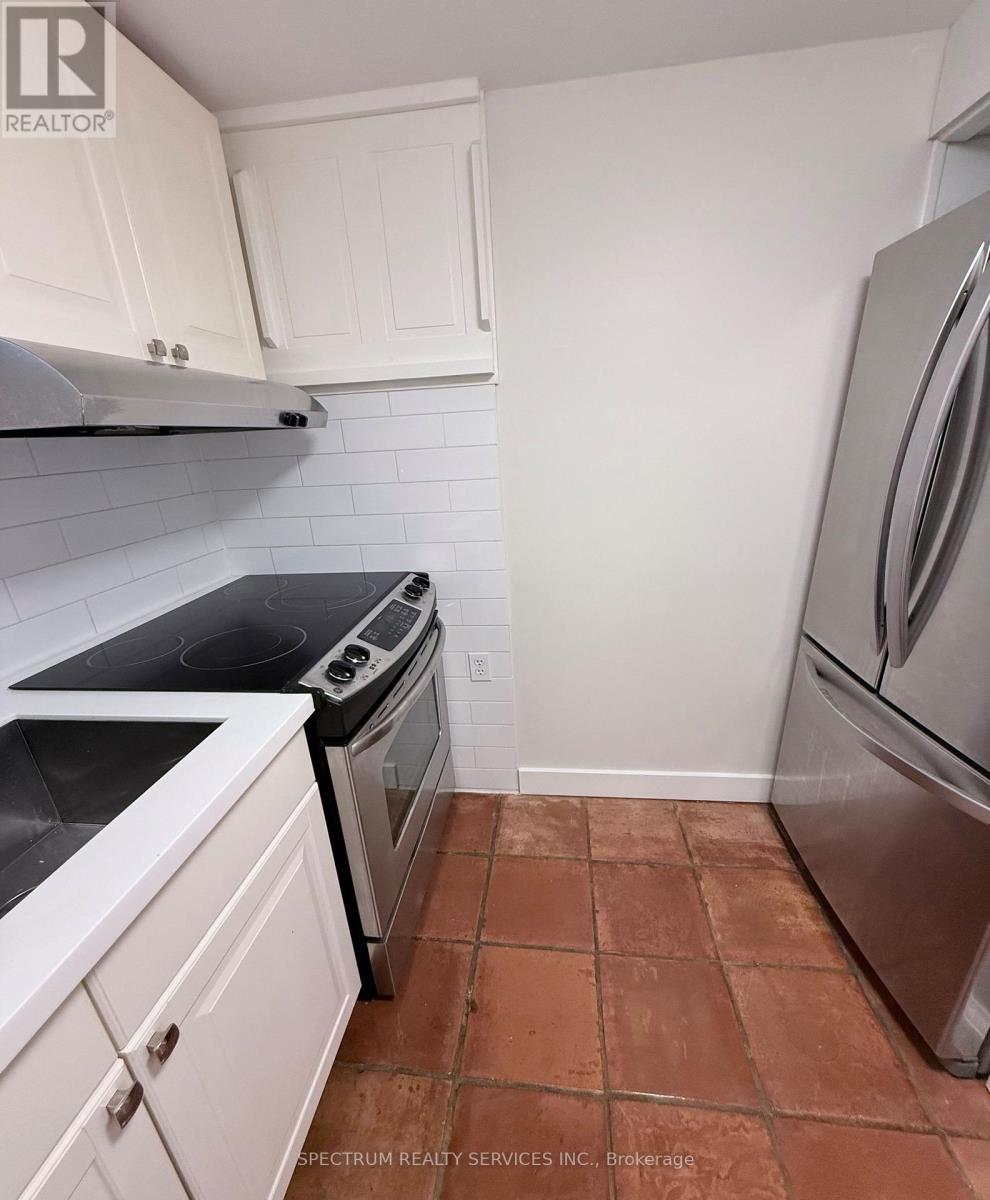 Lower - 172 Queenslea Avenue, Toronto, Ontario  M9N 2L3 - Photo 7 - W13883542