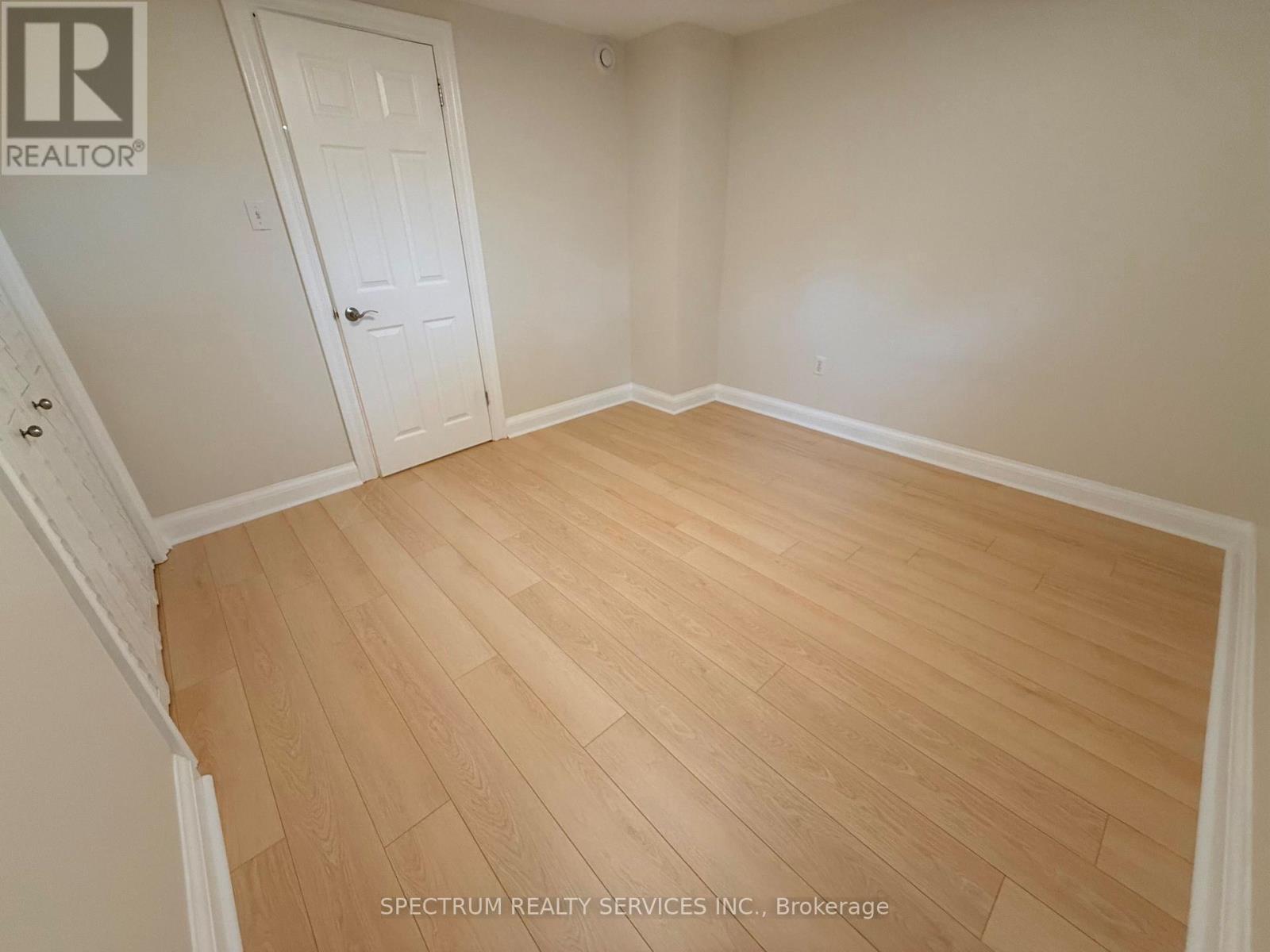 LOWER - 172 QUEENSLEA AVENUE