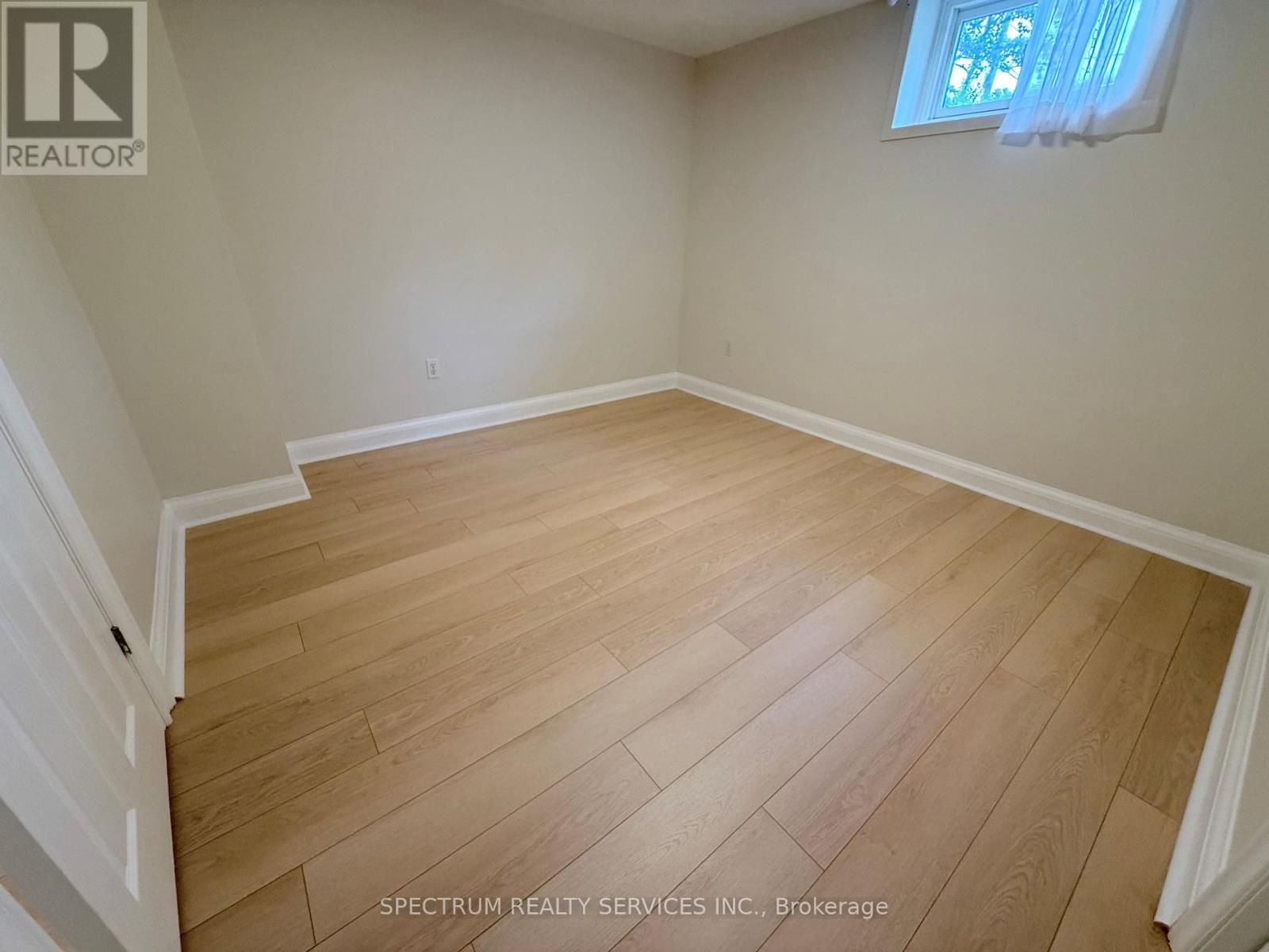 LOWER - 172 QUEENSLEA AVENUE