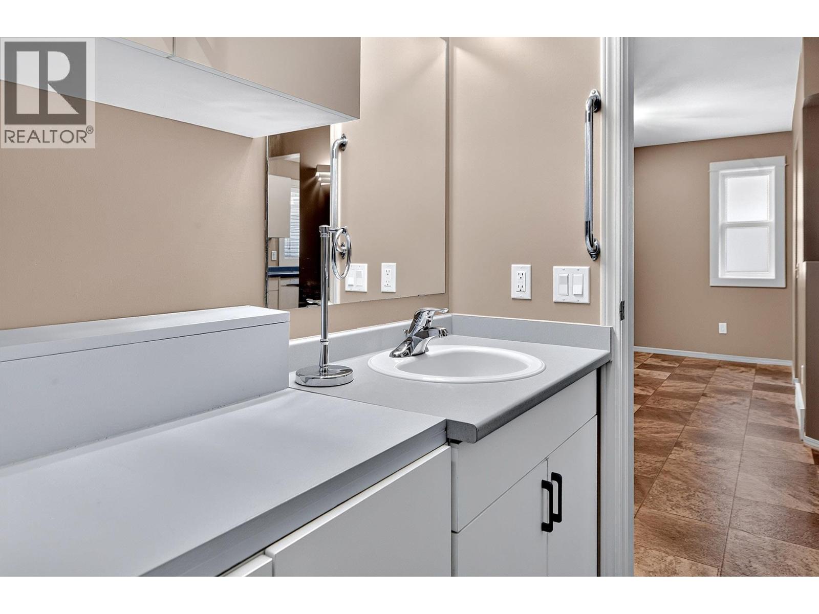 1195 14th Street Unit# 14, Kamloops, British Columbia  v2b 5v2 - Photo 9 - 10397551