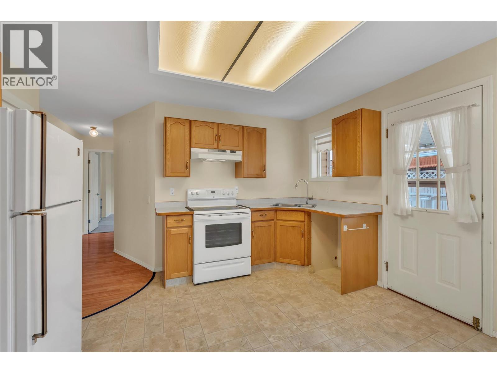 3400 Wilson Street Unit# 137, Penticton, British Columbia  V2A 8H9 - Photo 4 - 10403324
