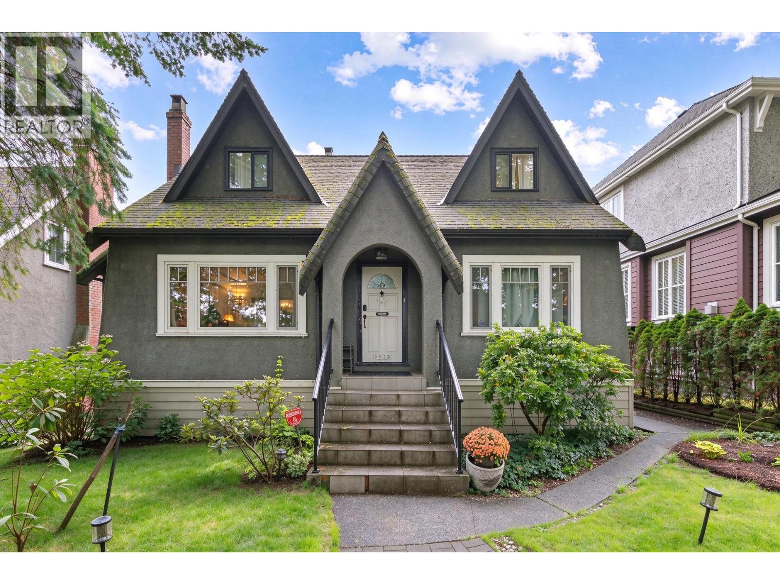 2923 W 32nd Avenue, Vancouver, British Columbia  V6L 2B8 - Photo 1 - R3174267