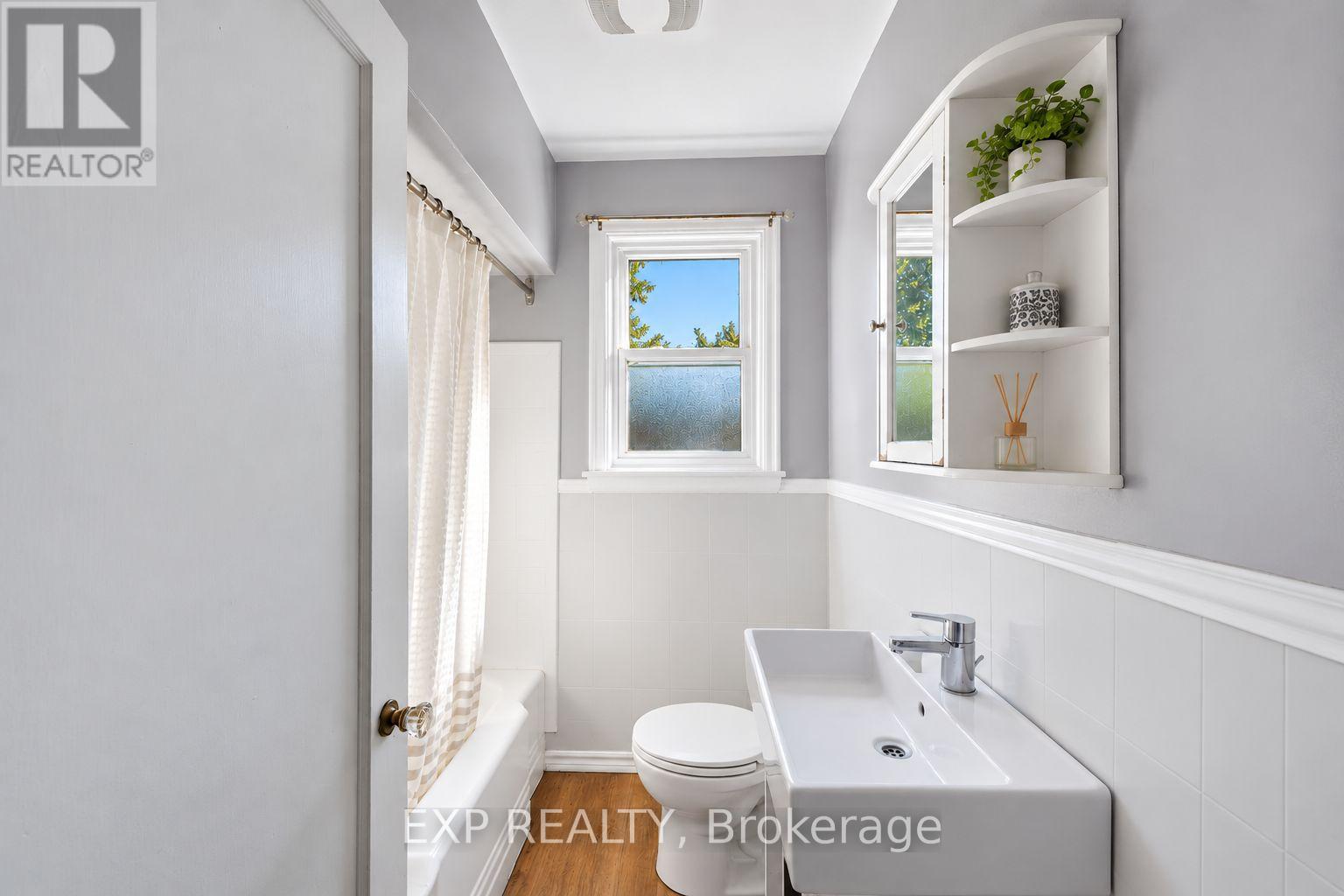 27 Hollywood Street S, Hamilton (Ainslie Wood), Ontario  L8S 3A9 - Photo 11 - X13883584