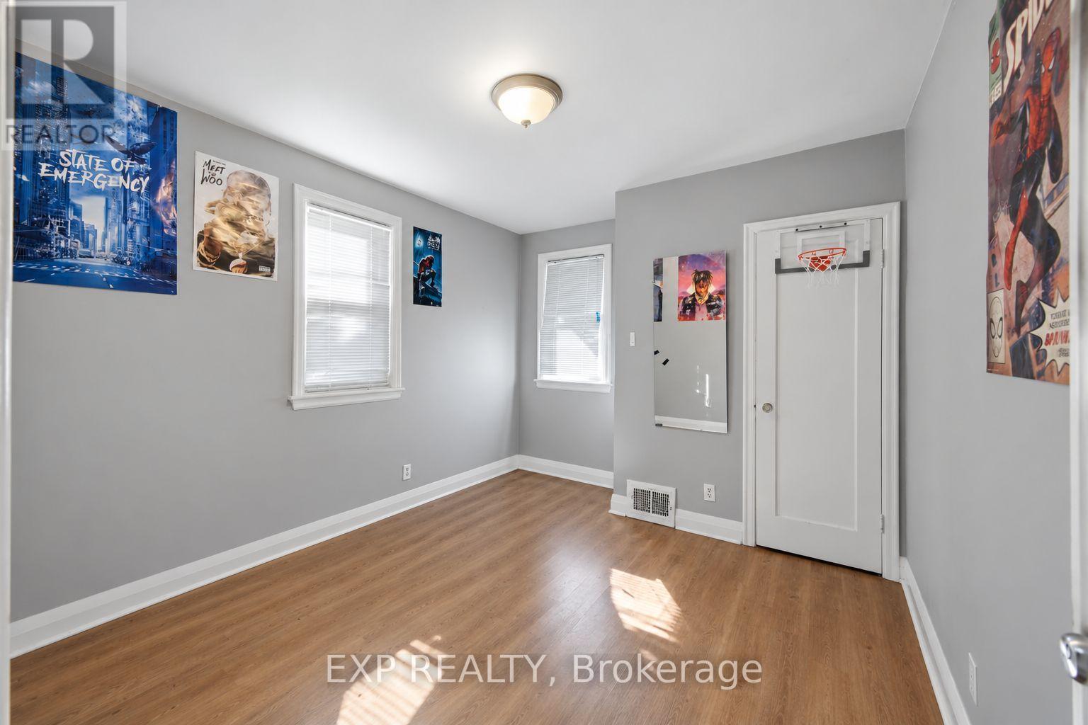 27 Hollywood Street S, Hamilton (Ainslie Wood), Ontario  L8S 3A9 - Photo 3 - X13883584