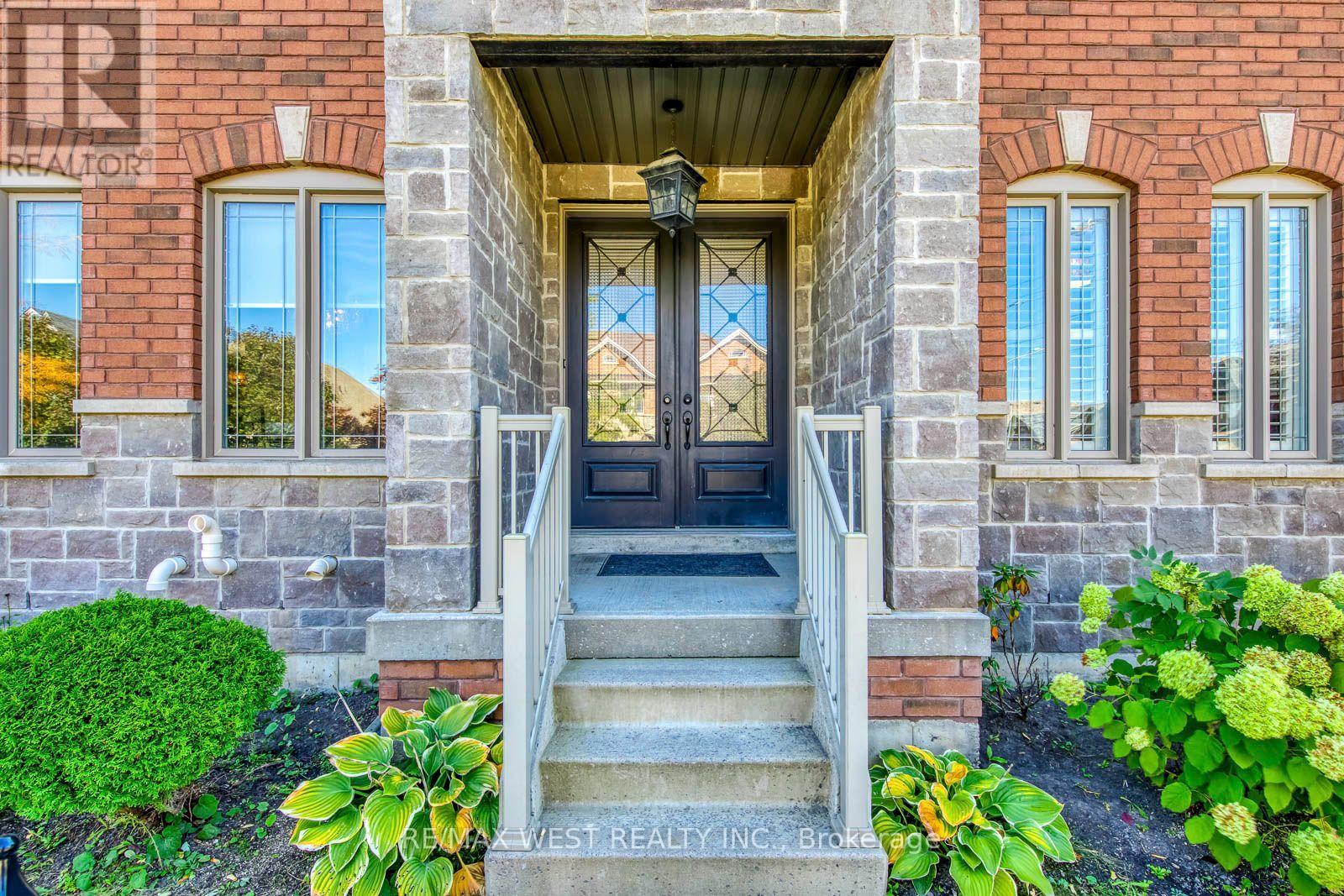 213 Eight Avenue, New Tecumseth (Alliston), Ontario  L9R 1Z6 - Photo 4 - N13883576