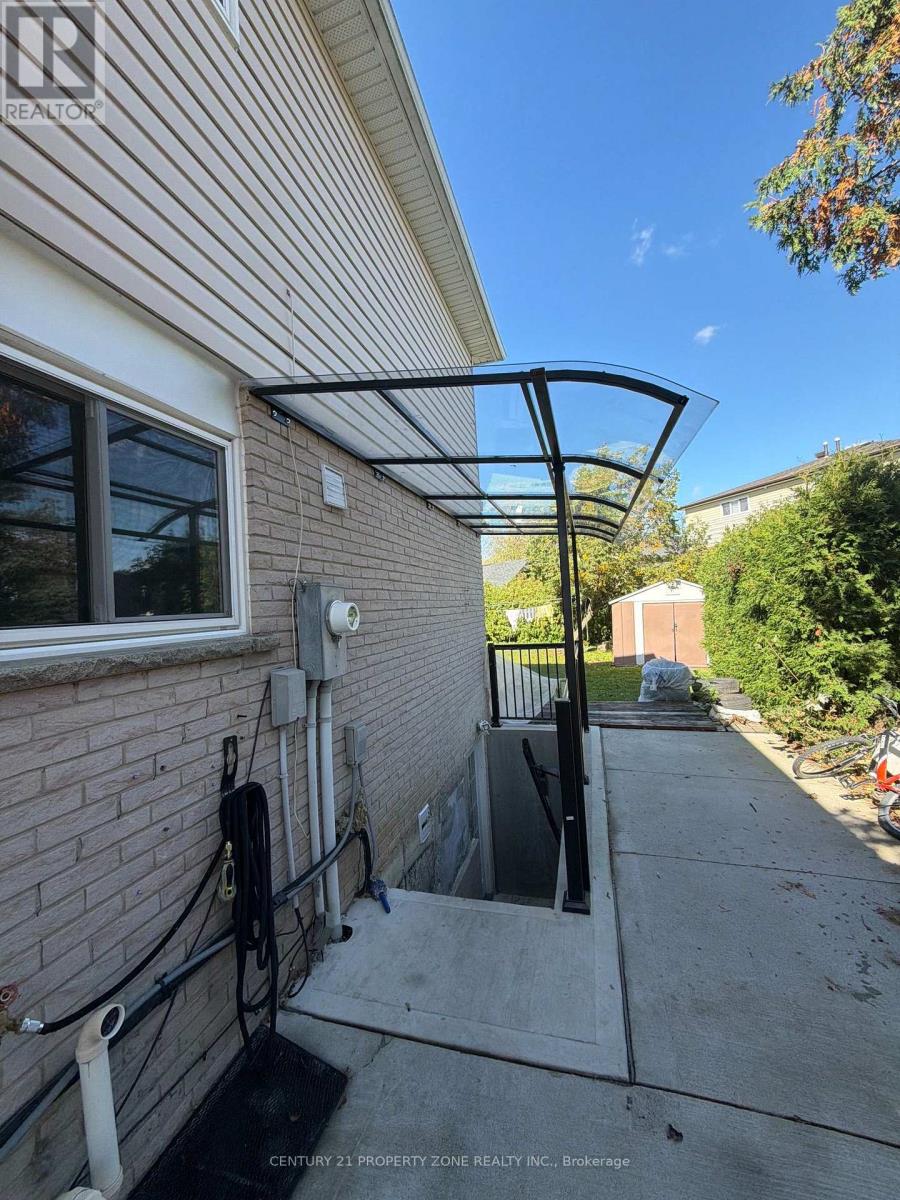 68 MERTON ROAD, Brampton, Ontario