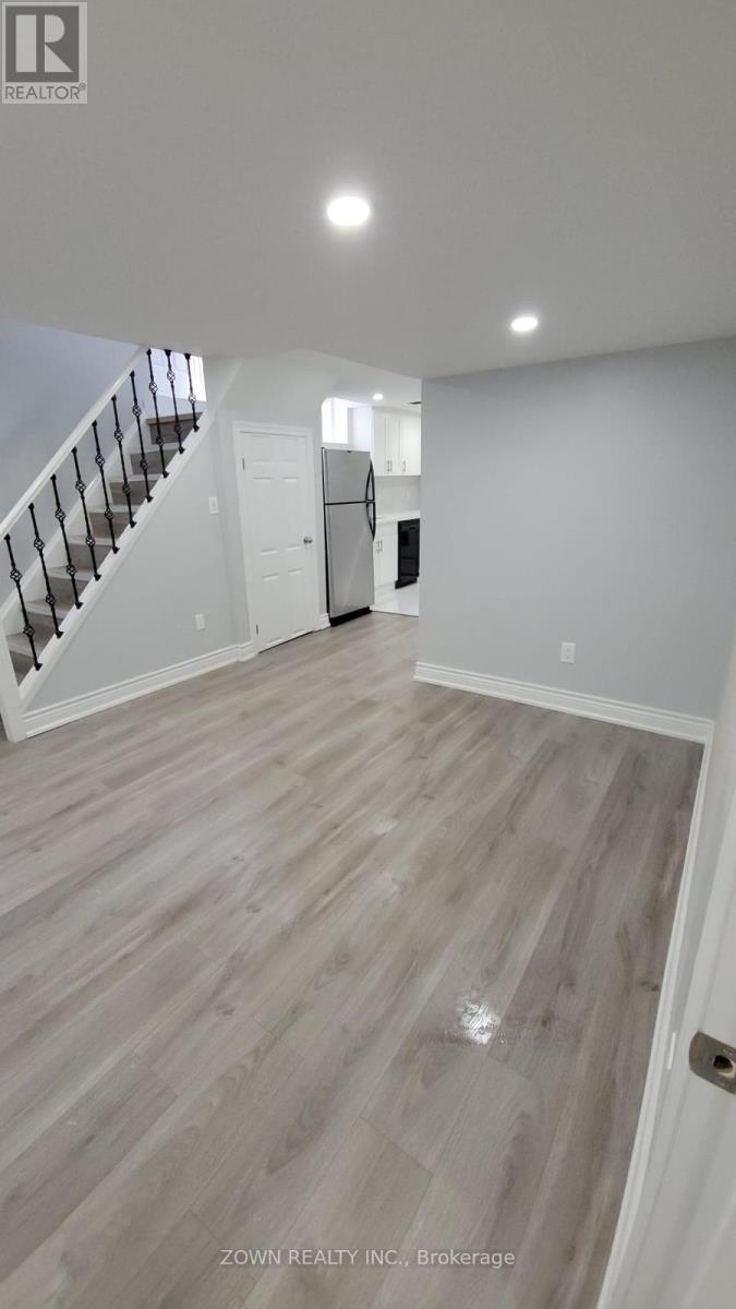1668 Portland Court, Pickering, Ontario  L1V 5L4 - Photo 4 - E13883654