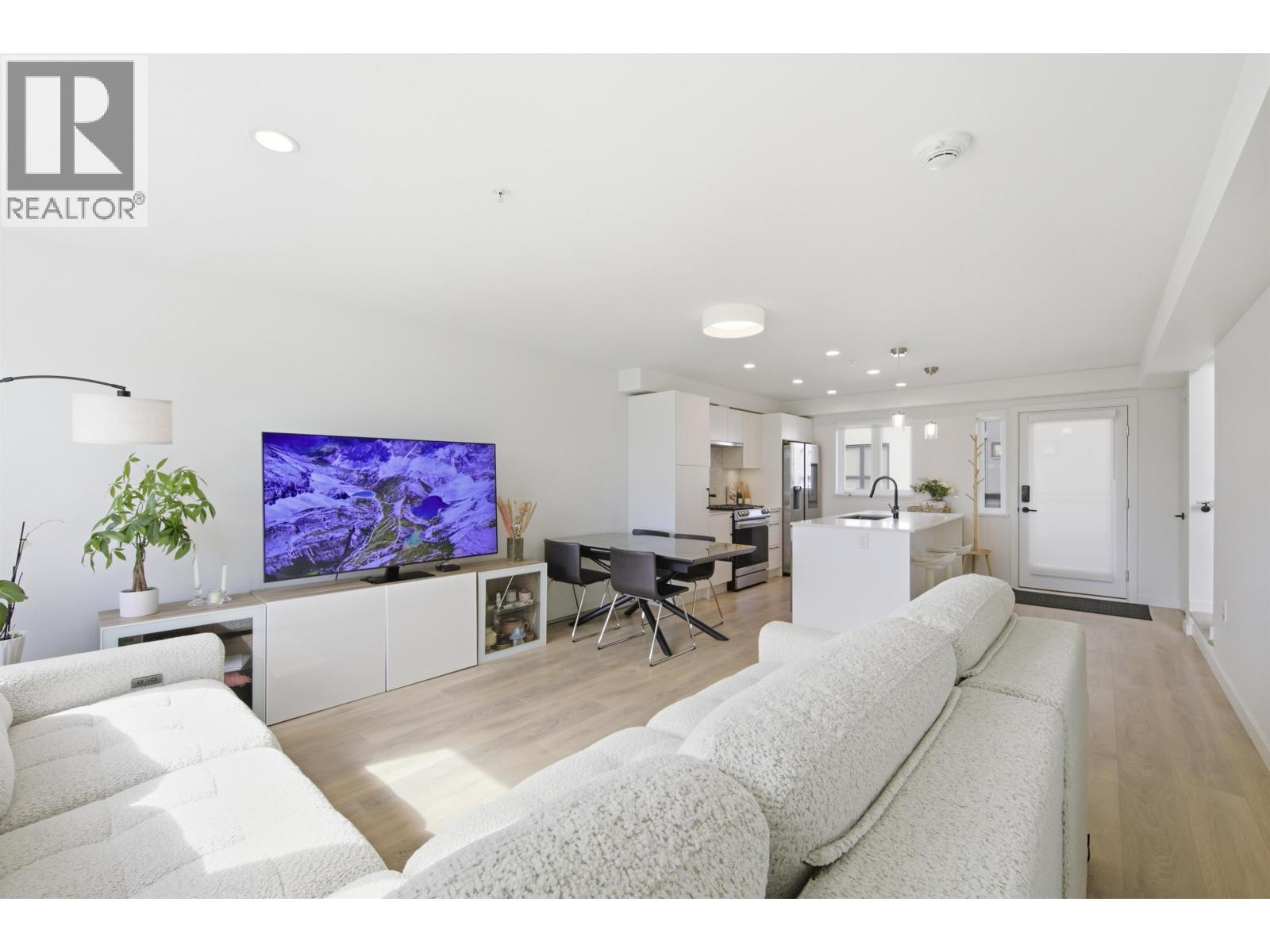 356 555 2nd E Street, North Vancouver, British Columbia  V7L 1E1 - Photo 4 - R3174312