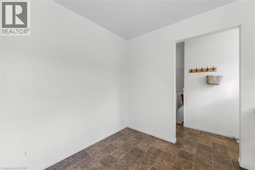 16 Crystal Court, Cambridge, Ontario  N1R 7T2 - Photo 6 - 40870296