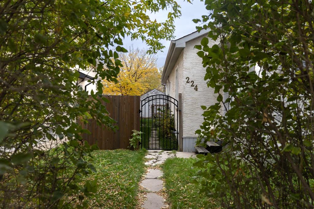 224 Hartford Avenue, Winnipeg, Manitoba  R2V 0L8 - Photo 2 - 202620952