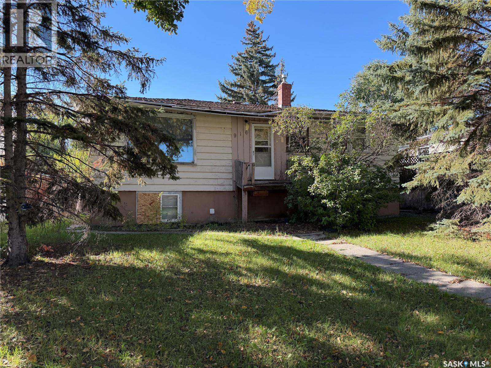 916 Royal Street, Regina, Saskatchewan  S4T 4Z6 - Photo 1 - SK050859