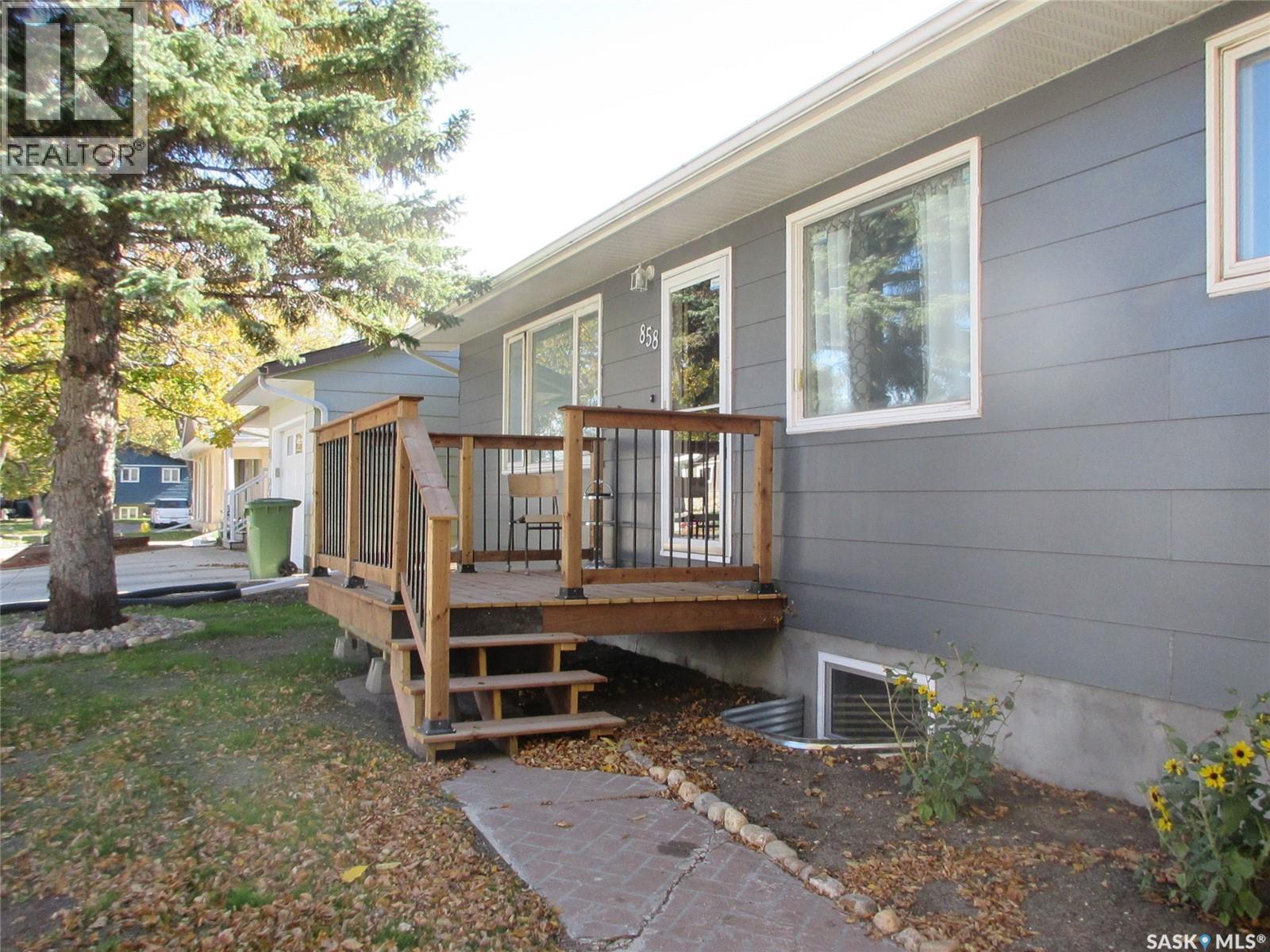 858 Worobetz Crescent N, Regina, Saskatchewan  S4X 2C3 - Photo 12 - SK050857