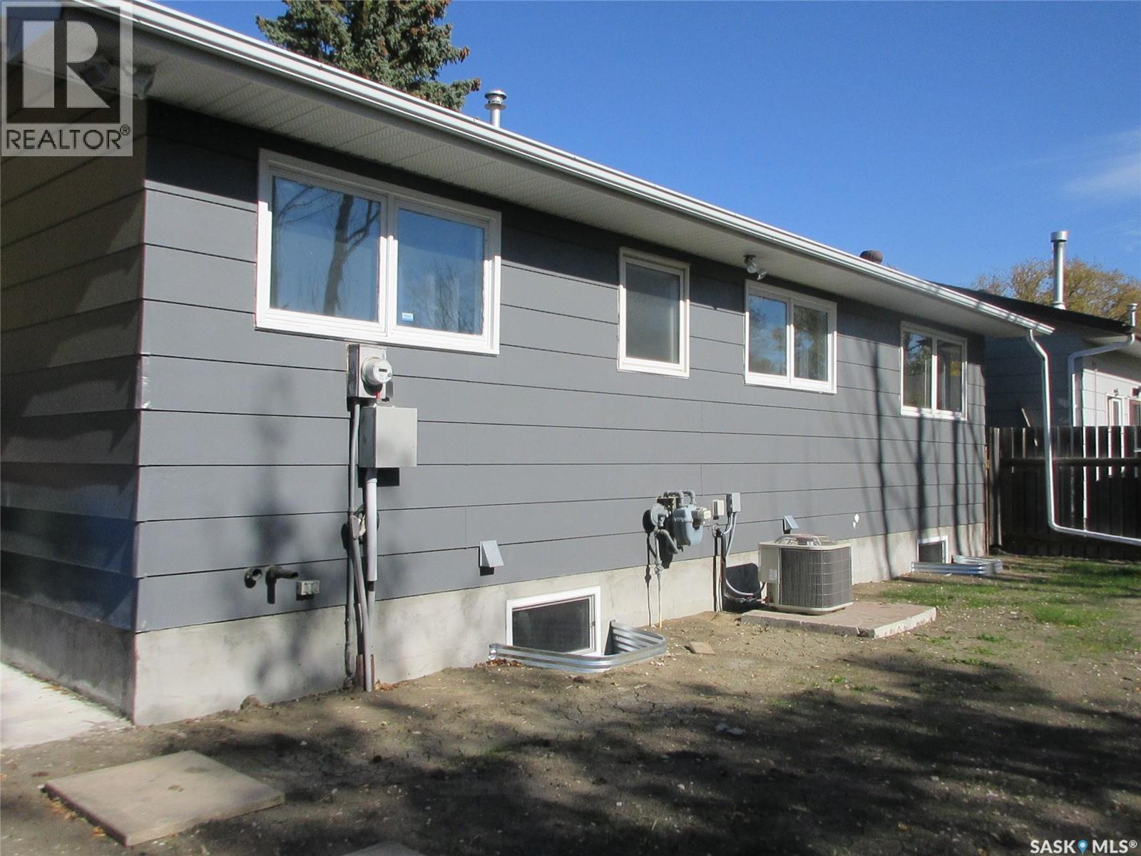 858 Worobetz Crescent N, Regina, Saskatchewan  S4X 2C3 - Photo 4 - SK050857