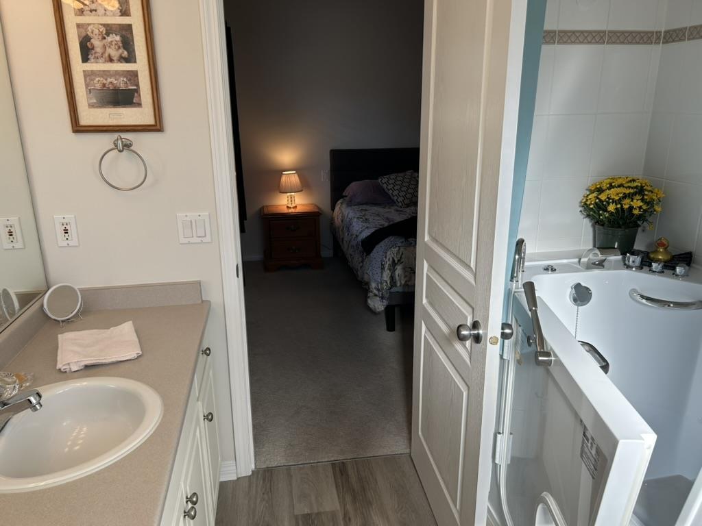 141 33751 7 AVENUE