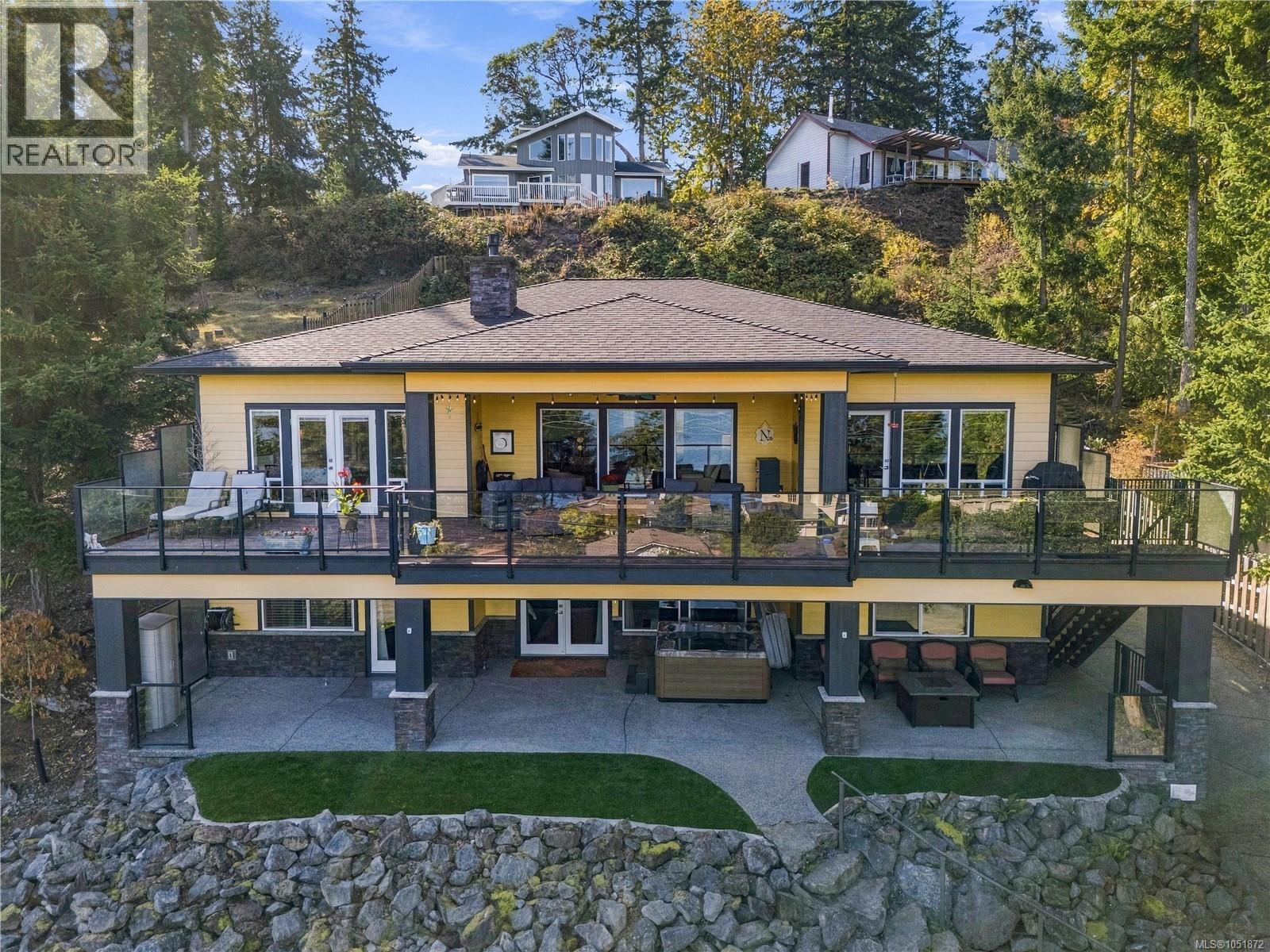 3030 Dolphin Dr
