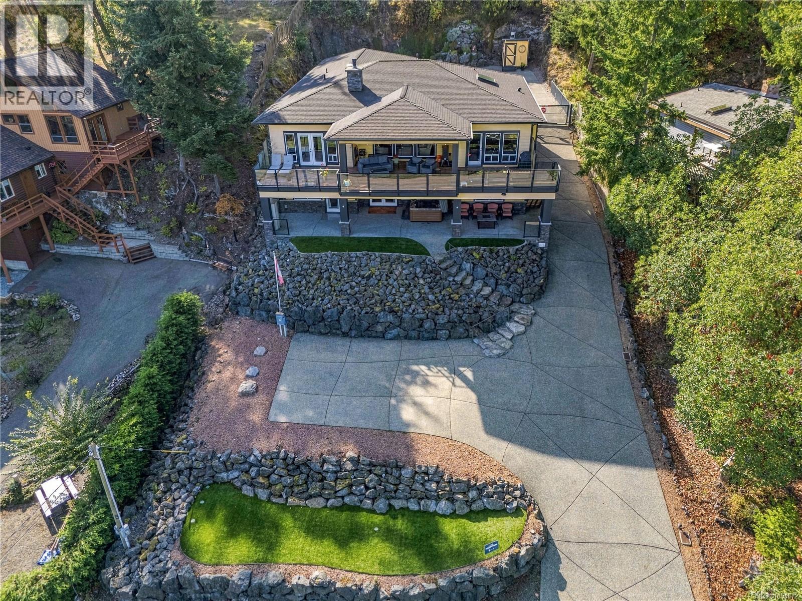 3030 Dolphin Dr
