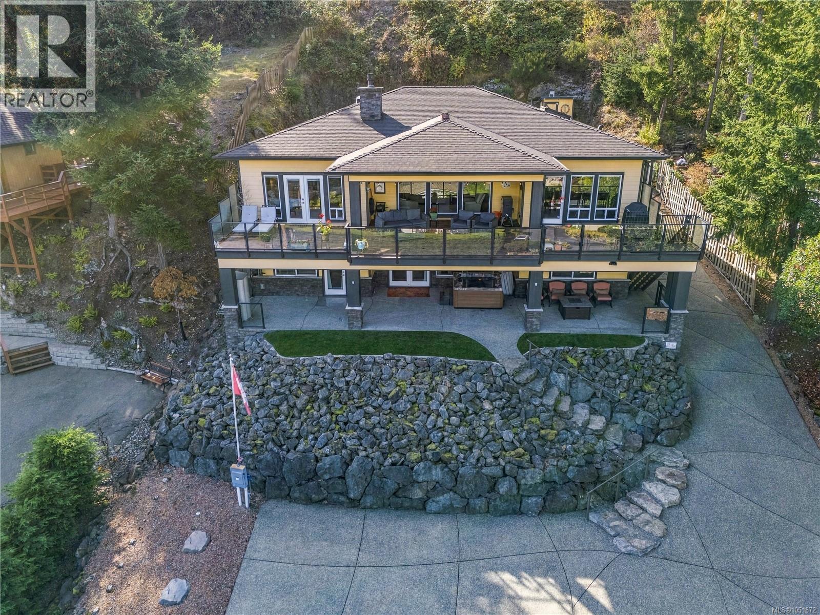 3030 Dolphin Dr