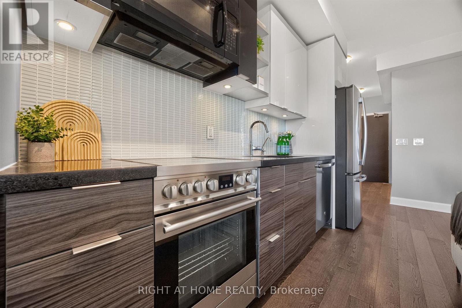 1801 - 33 Shore Breeze Drive, Toronto (Mimico), Ontario  M8V 0G1 - Photo 8 - W13883724