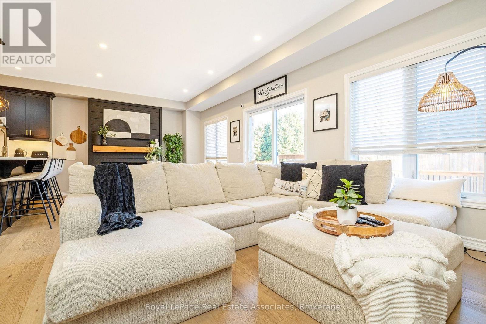 10 - 19 Braida Lane, Halton Hills (Ac Acton), Ontario  L7J 0B7 - Photo 19 - W13883752