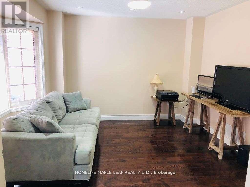 1758 Westbridge Way, Mississauga (Meadowvale Village), Ontario  L5N 7S6 - Photo 4 - W13883780