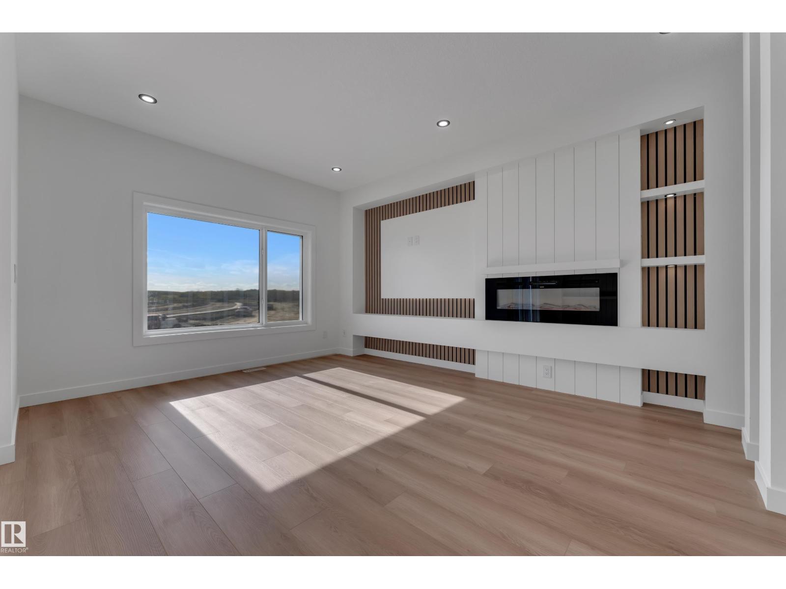 1089 Starling DR NW Edmonton Alberta Canada T5S0V4 5