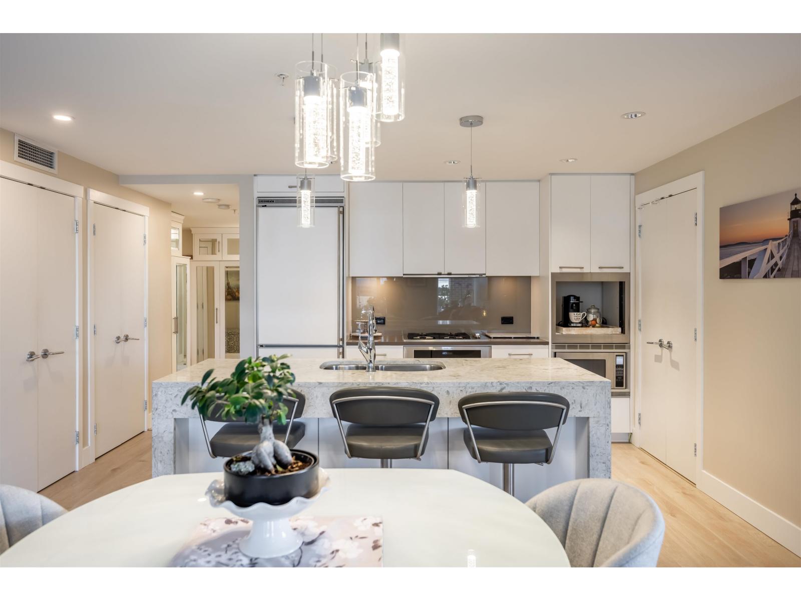 204 15152 Russell Avenue, White Rock, British Columbia  V4B 0A3 - Photo 6 - R3173608