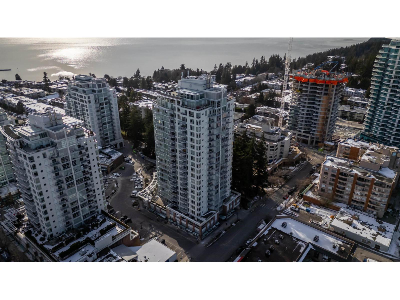 204 15152 RUSSELL AVENUE, white rock, British Columbia
