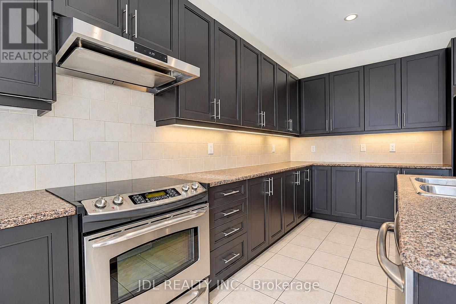 11 Herbert Wales Crescent, Markham, Ontario  L6C 0G1 - Photo 21 - N13883834